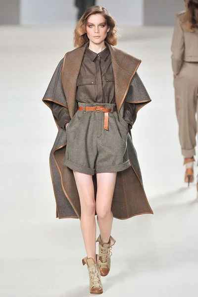 Look 13
